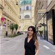 Amel professeure de mathématiques ou d’histoire primaire, collège